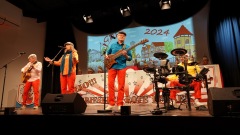 Roten-Hosen-1600x900-008